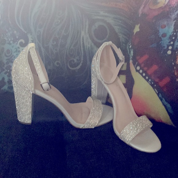 Heels - Picture 1 of 3